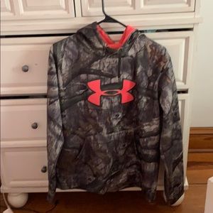 Under armour  women camo large sweatshirt